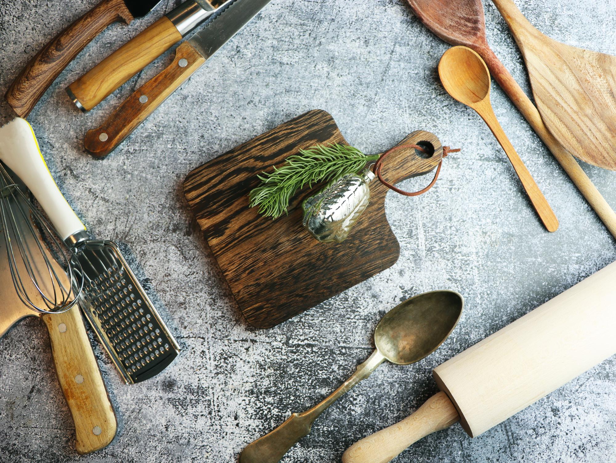 Cucina professionale con utensili in legno
